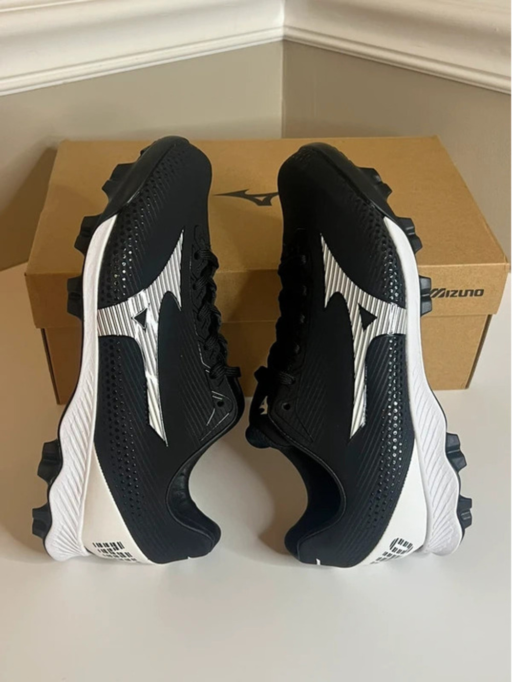Mizuno Unisex Wave Lightrevo Jr Baseball Softball Molded Cleats Shoes Size 4 NEW